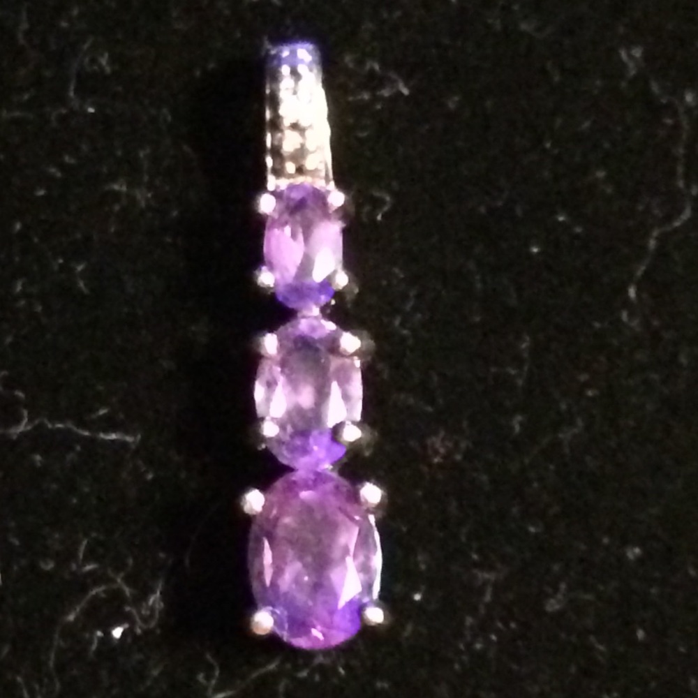Three stone pendant for necklace